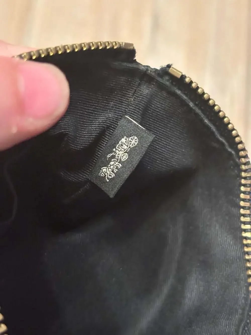 Coach Corner Zip Wristlet Wallet Black / Gold F50832